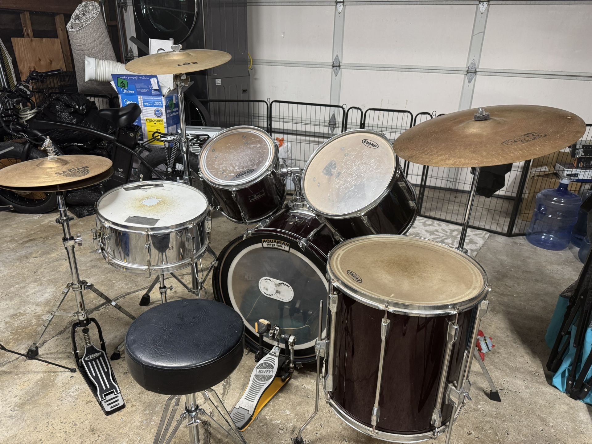 Pearl Drum Set- Full Set