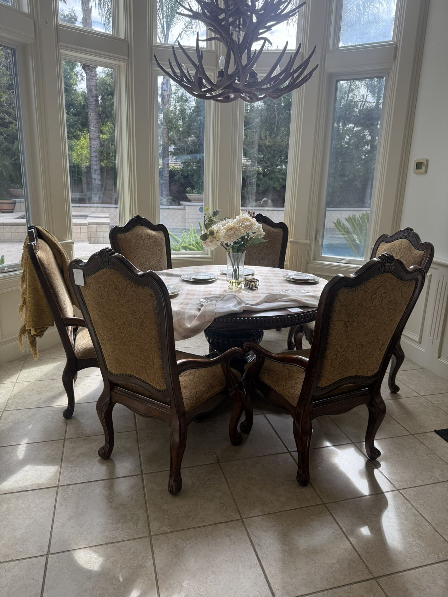 Round Dining Table Sets