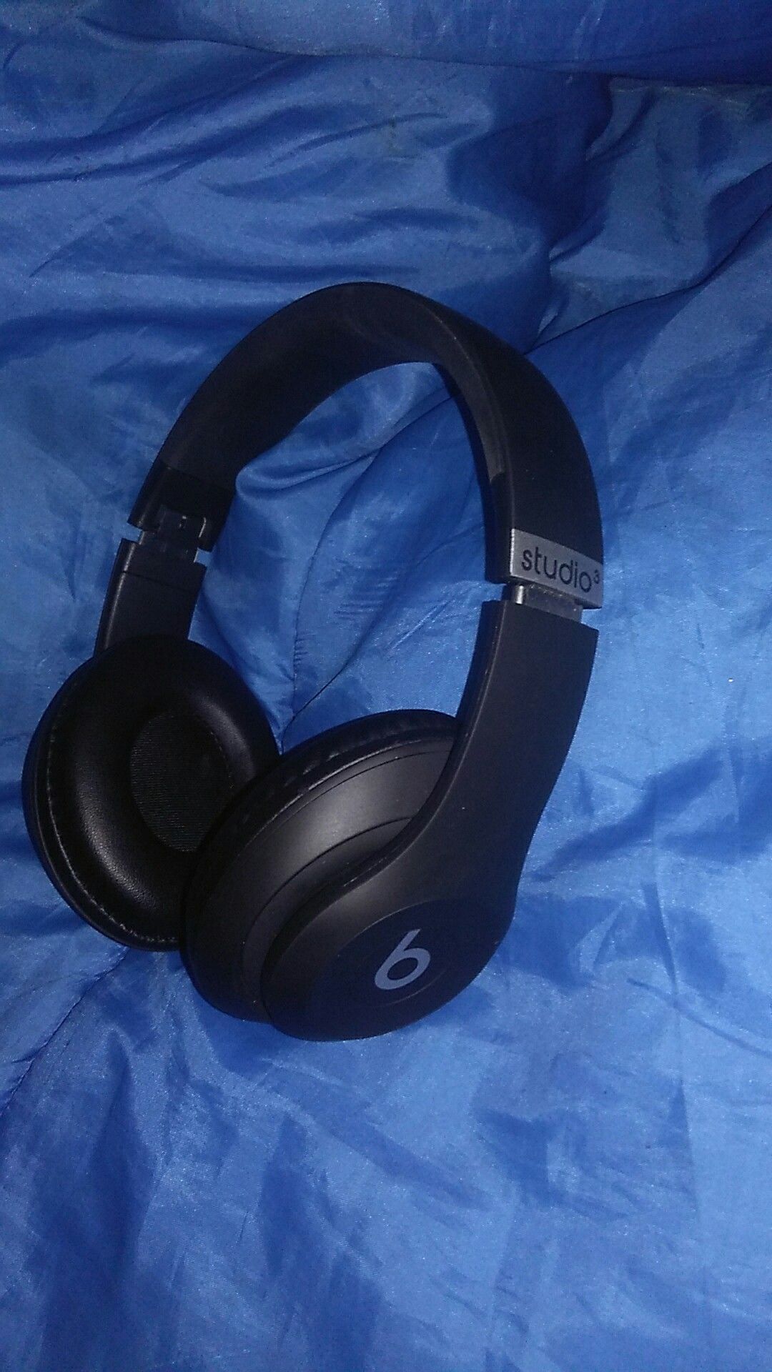 Beats by DR Dre Studio 3 wireless bluetooth headphones