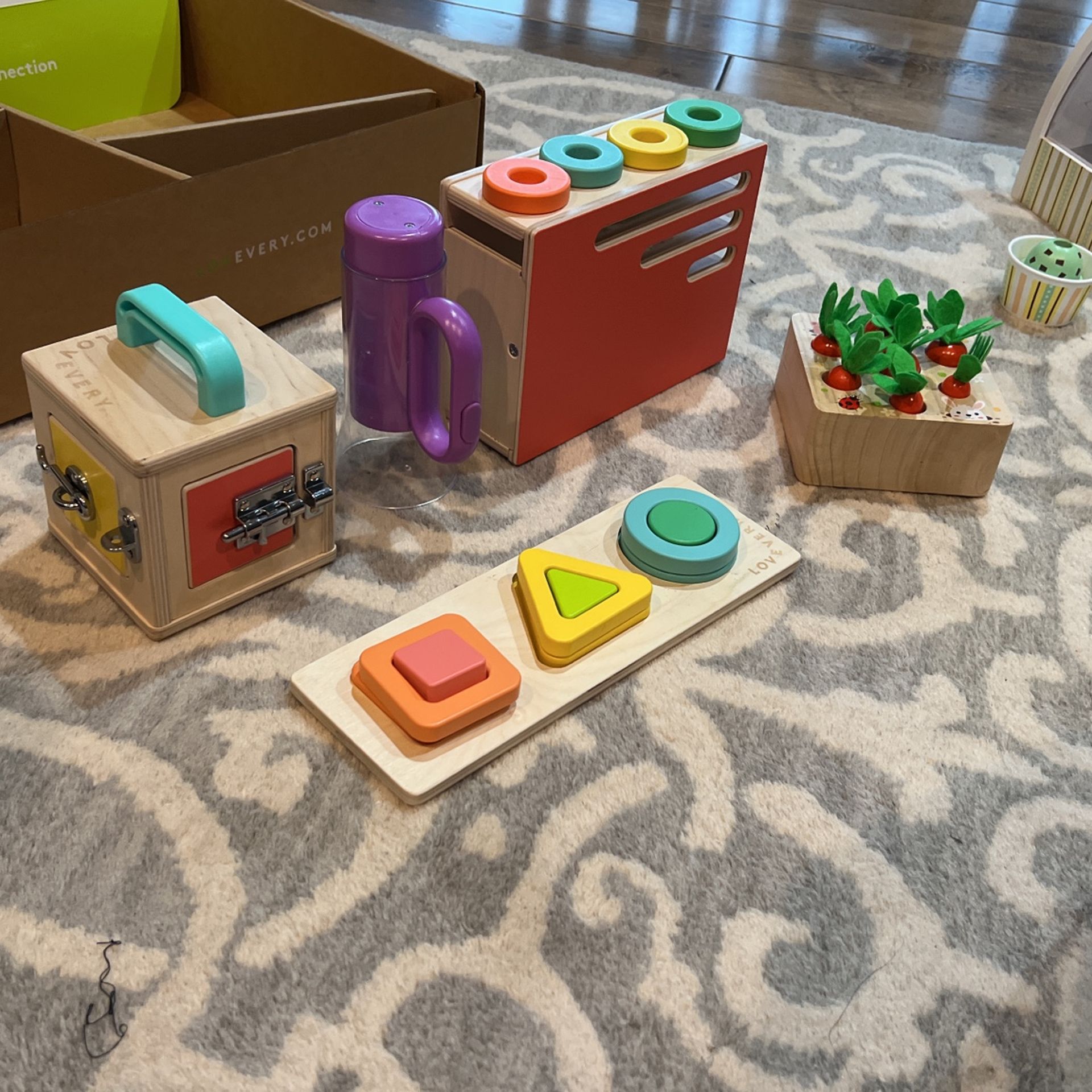 LOVEVERY Montessori Toys