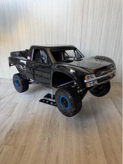 Traxxas udr rc truck