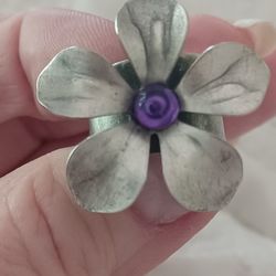 Vtg.1960's Silver Tone Purple Cochran Stone Flower Ring- Sz6-9