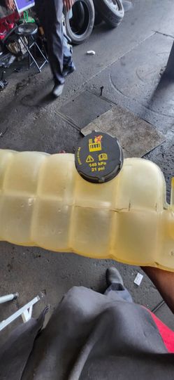 Coolant Overflow Reservoir Tank with Cap