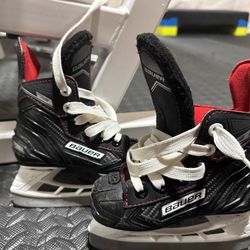 Youth Bauer Hockey Skates – Size 7