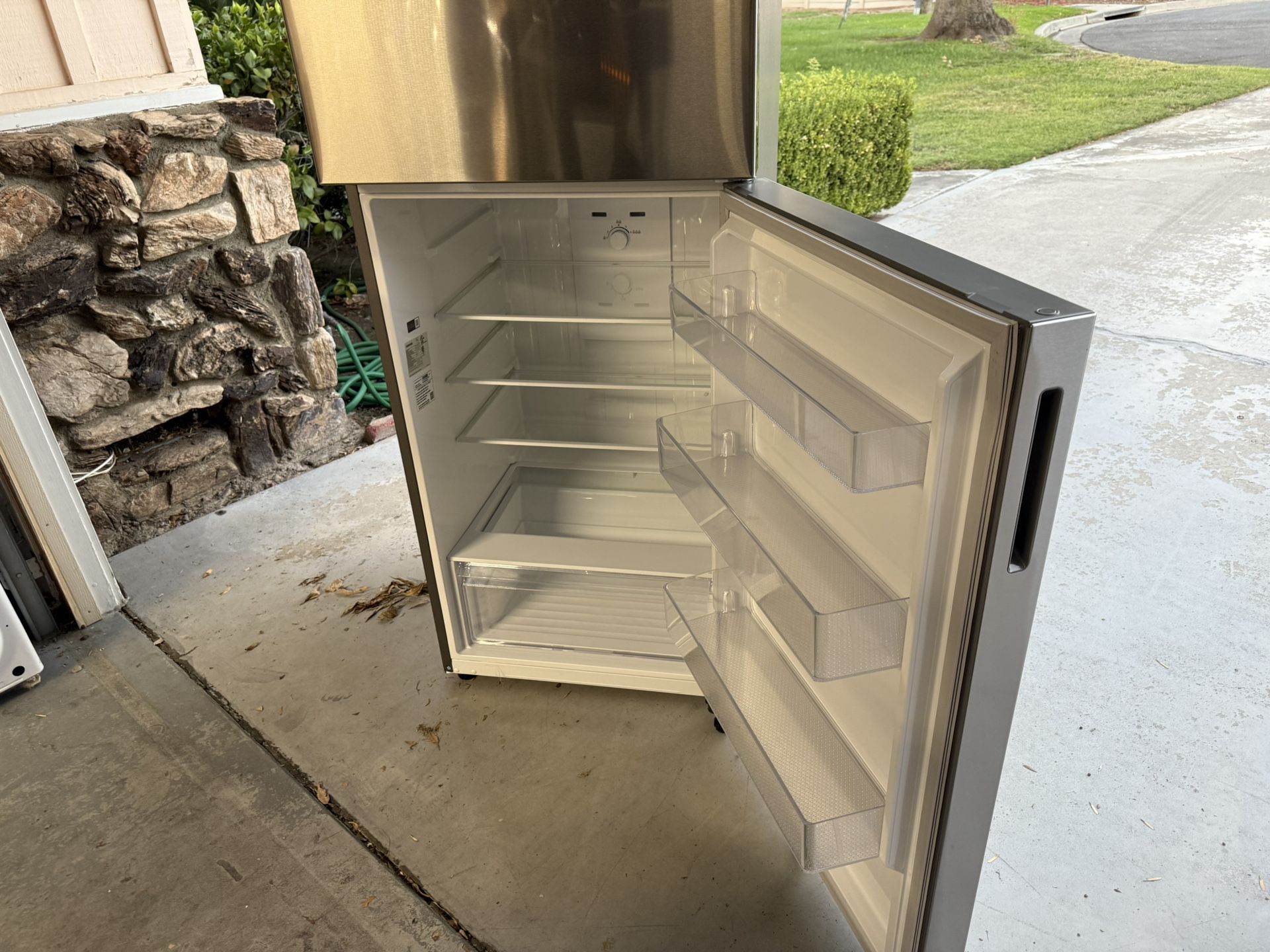 Samsung 18 Cu Ft Refrigerator With Top Freezer