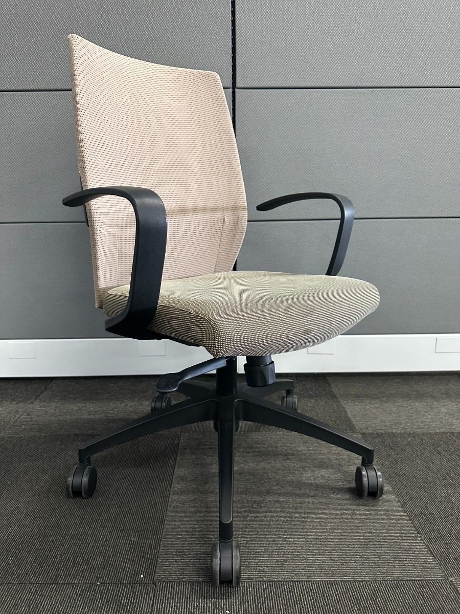 Arcadia Mesh Back Conference Chair (Wheat/Black)