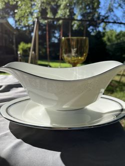 Oxford Lenox White Echo Platinum Gravy Bowl With Attached Saucer 
