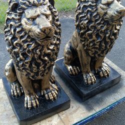 2 Lions King. Concret. 80 Pounds Heavy 