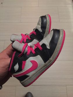 9c pink n black Jordan’s