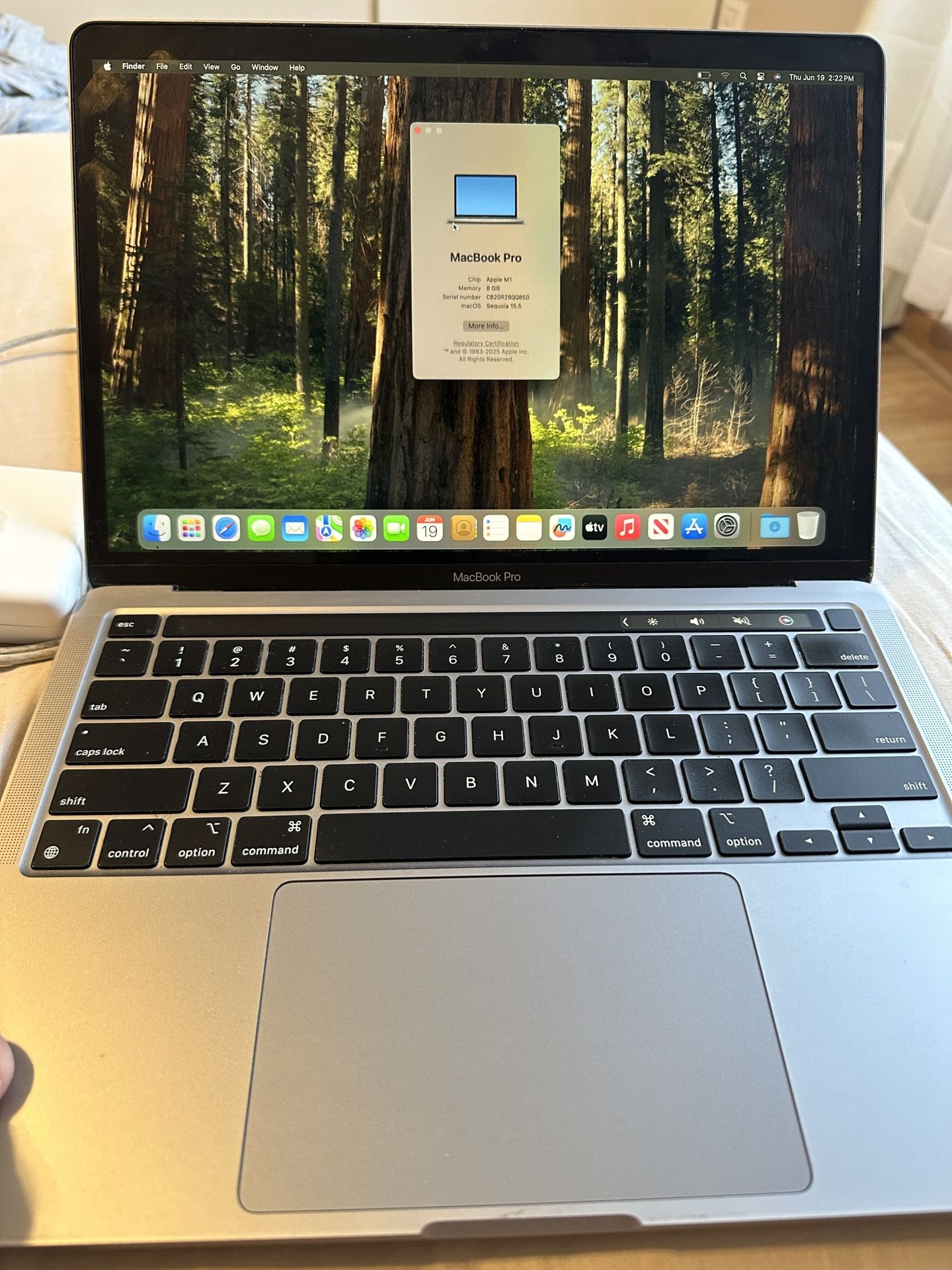 Selling Laptop MacBooK Pro 13 inch 8GB Ram M1 Chip 256GB Touch Bar Very Good Condition