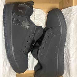 DC shoes all black
