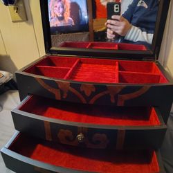  beautiful Bombay Company Chinoiserie Style Black Lacquered Jewelry Box Flip Top & 2 Drawer