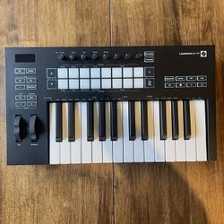 Novation Launchkey 25 MK3