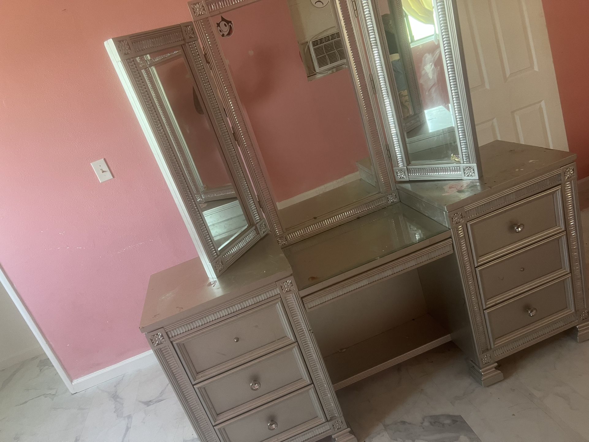 Make Up Vanity