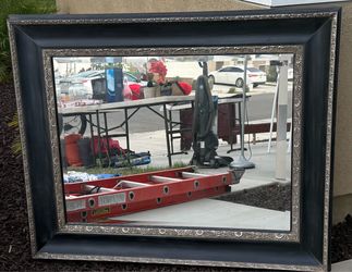Decorative wall mirror