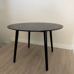 Table - Round - Black - Wood - 43 inches
