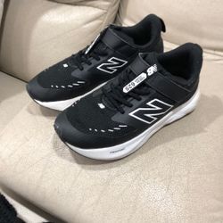 NEW BALANCE kid’s Fresh Foam 625 v1 Bungee Lace With Hook And Loop Top Strap Running Shoes Sz. 3