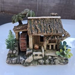 Fish Tank Decor Pickup hours 2:00-10:45 rainbow/charleston cash only