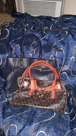 Son 2 bolsas muy bonitas una es mk