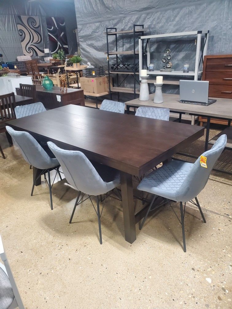 Beautiful 7 Pc Brown Dining Set With 6 Fabric Chairs (New)