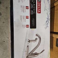 Delta Classic One Handle Stainless Steel Kitchen Faucet Side Sprayer - open box
