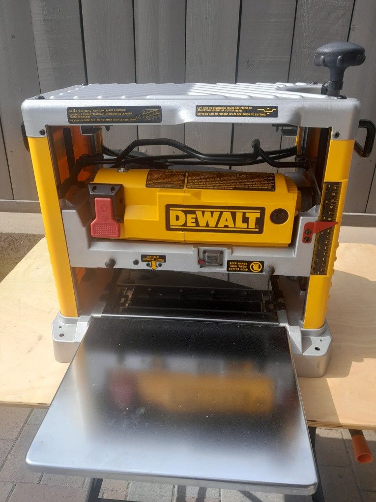 BRAND NEW Dewalt 12 1/2" Planer DW734
