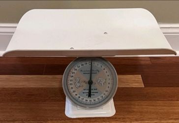 Vintage American Family 30lbs Infant Baby Nursery Scale w Tray WORKS