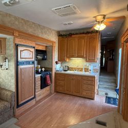 TV 5th Wheel Travel Trailer