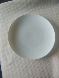 Rosenthal Romance (All White) motif. Designed by the Danish artist Bjørn Wiinblad in 1959,