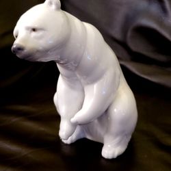 Lladro Resting Polar Figurine 