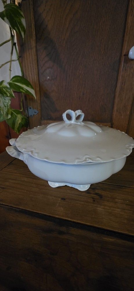 Haviland France Ranson White Porcelain Covered Tureen – Footed Oval Serving Bowl
