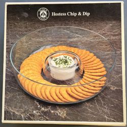 New Block Basics Hostess Chip & Dip set glass serving bowl built-in center compartment vintage 
