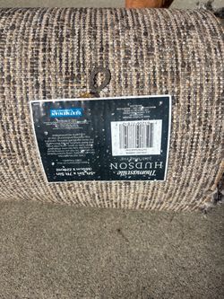 Area Rug 7ft by 5 ft