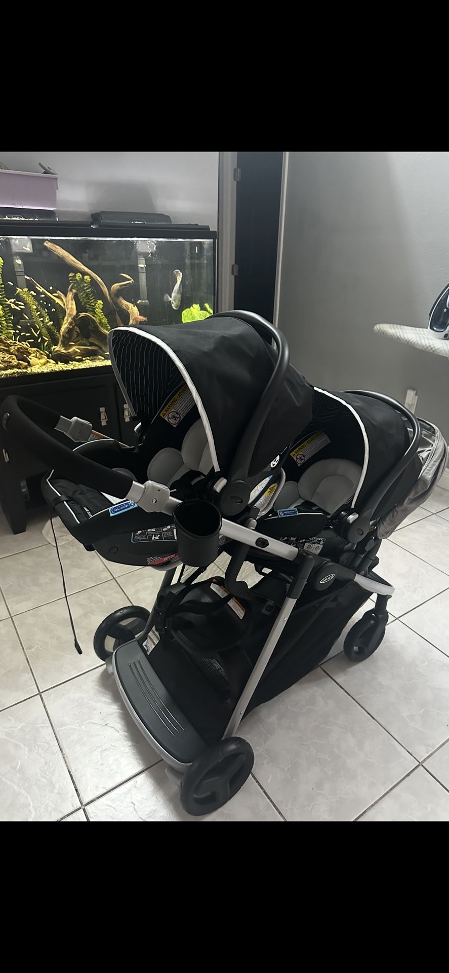Graco Double Stroller With Car Seats 