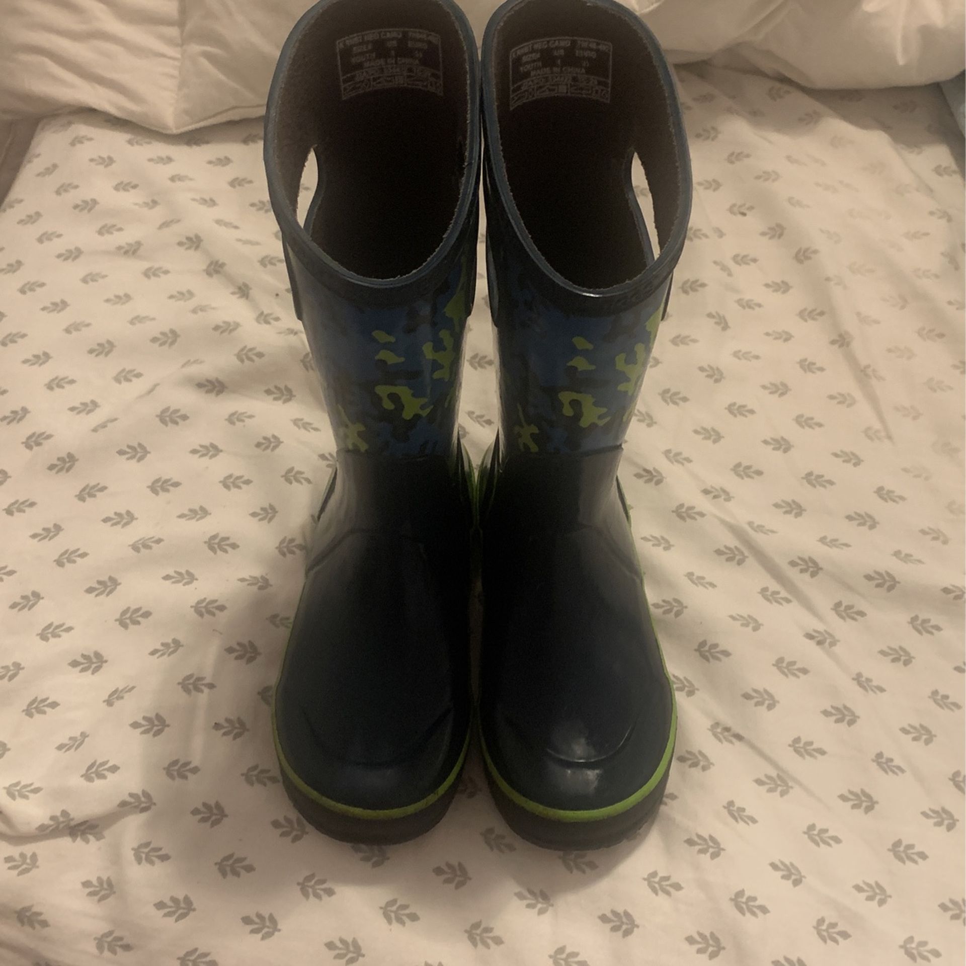 Bogg Rain Boots Size 1