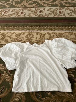 Woman’s clothes!! $5 OBO (more in profile!)