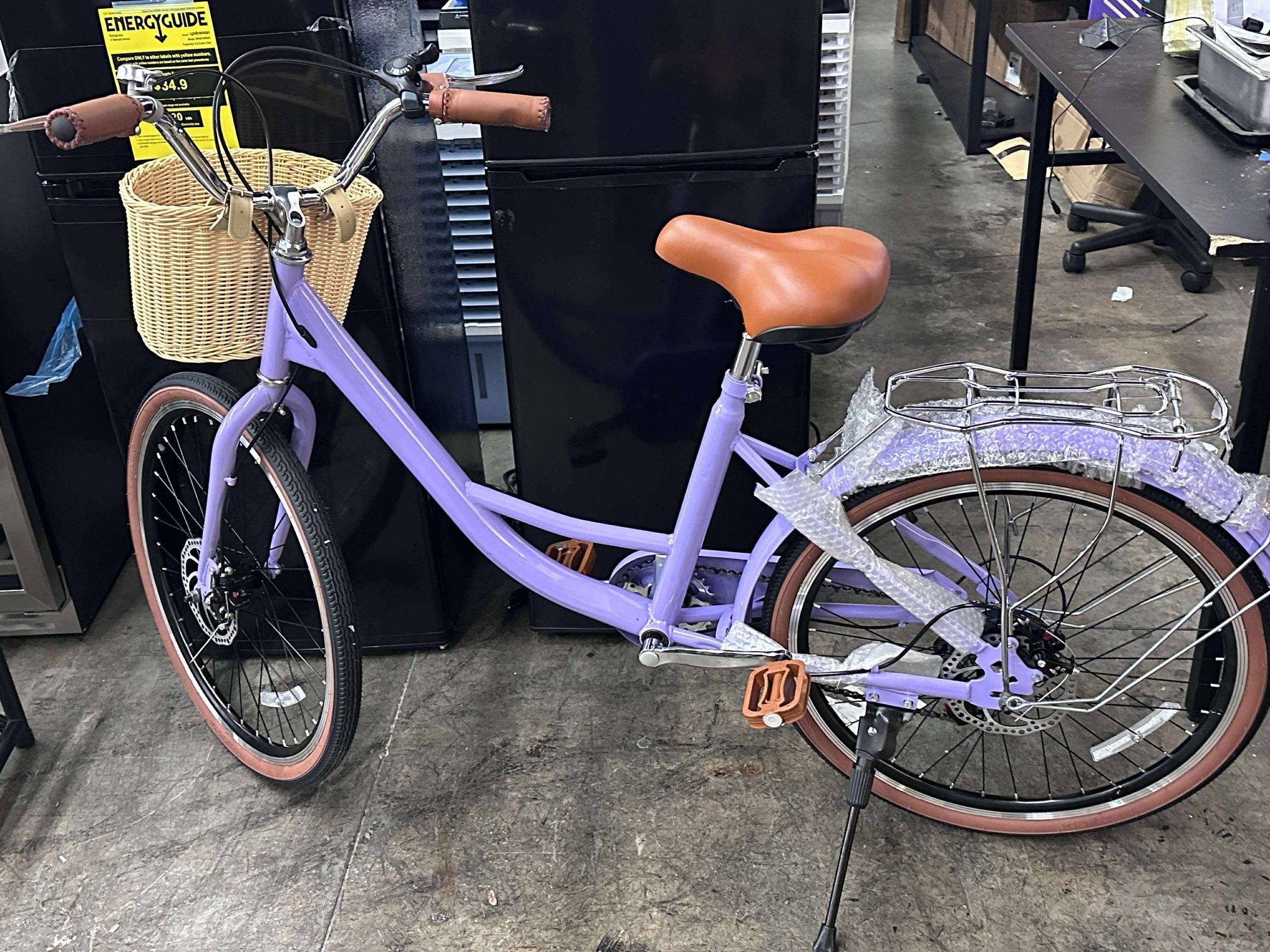 24 Inch Beach Cruiser Bike for Women, 7 Speed Commuter Bicycle with Rattan Basket, Adjustable Seat, Lightweight for Ladies