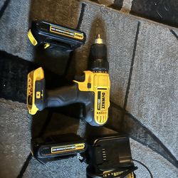 Dewalt DCD 771 1/2 drill driver w/2 1.3 batteries and charger