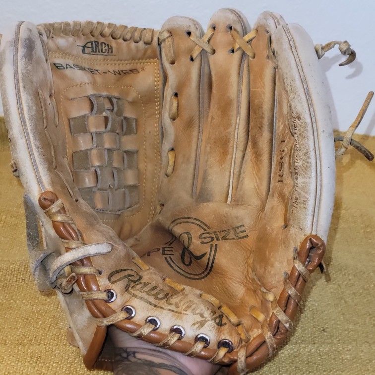 Rawlings Baseball Softball Glove. Left Hand 