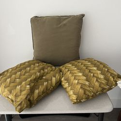 9 Decorative Pillows 
