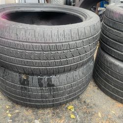 P285/45R22 Bridgestone 285/45/22 pair of matching used tires in great condition 100$ EACH tire plus tax .  Mount available but not included  Wheel ali