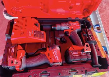 Milwaukee M18 FUEL 18V Lithium-Ion Brushless Cordless Hammer Drill and Impact Driver Combo Kit (2-Tool) with 2 Batteries