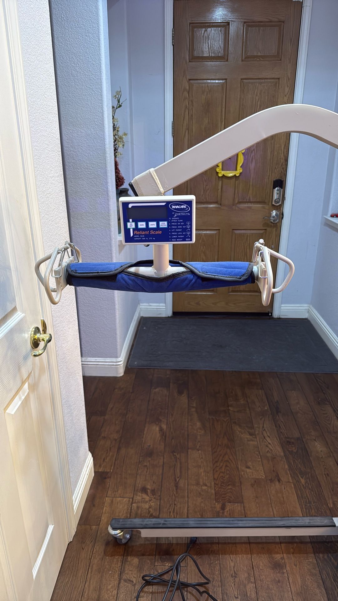 Hoyer Lift, Invacare Reliant 450 W/Scale, Electric Lift