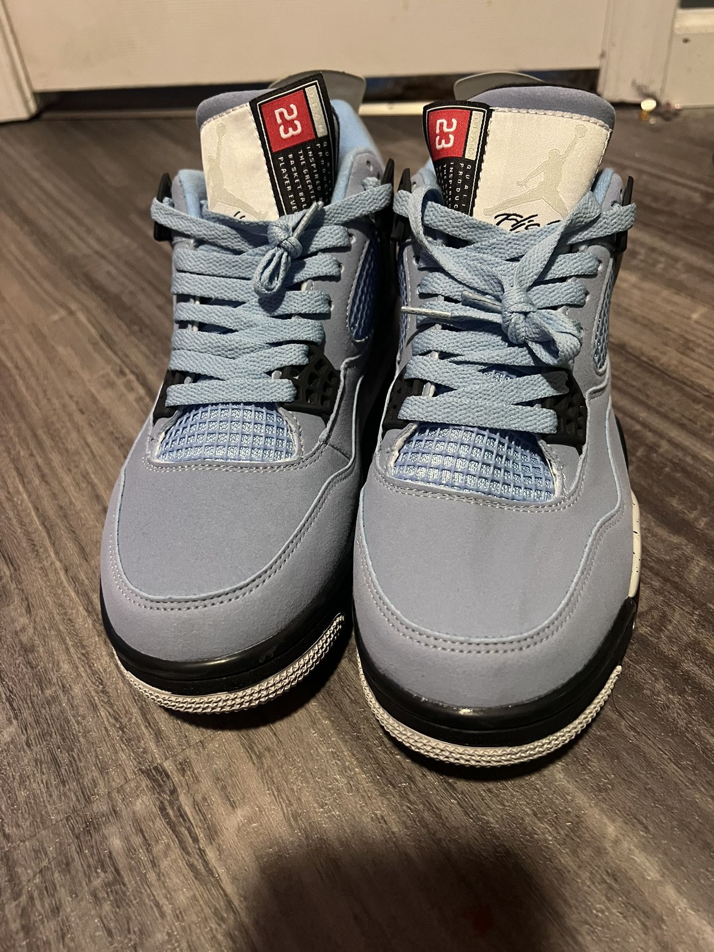 Air Jordan 4 Retro University Blue Size 9.5