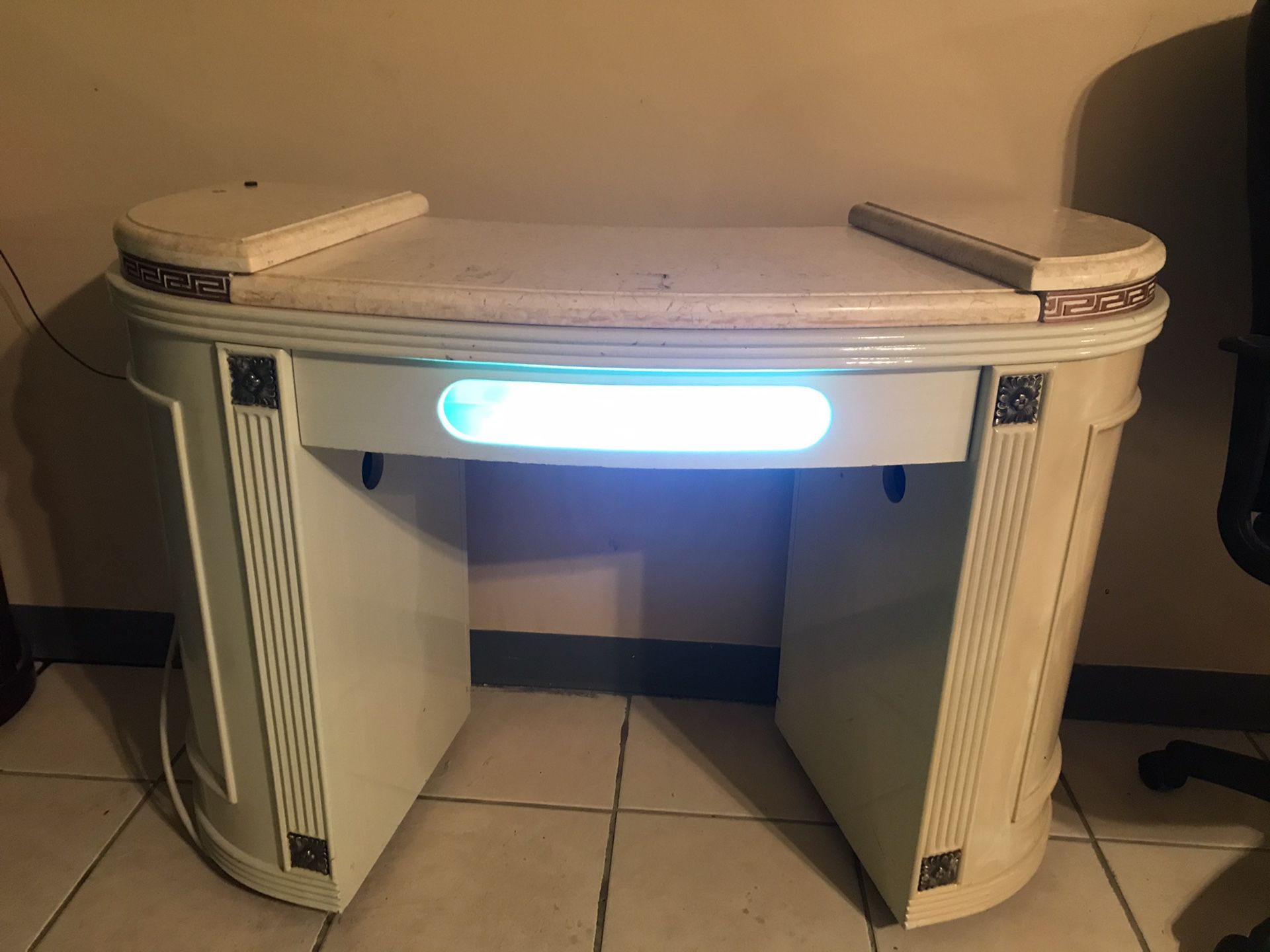 Nail table with UV light