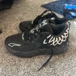 Boys Basketball Shoes 