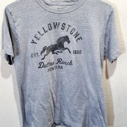 Yellowstone Tshirts Size Woman's Large 