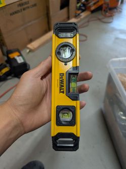 DEWALT 9 in. Torpedo Level – New