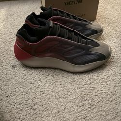 Adidas Yeezy 700 V3
