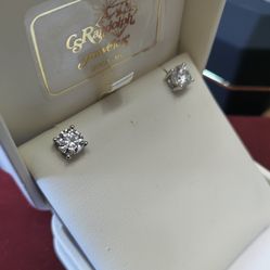 1.0 Ctw Diamonds 💎 Earrings G I A Certificate